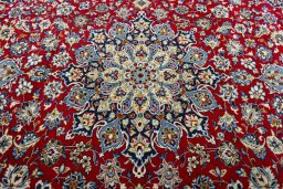 Central medallion detail of 2000s Najafabad rug from Iran / Persia