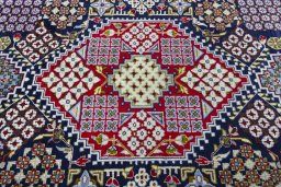 Central medallion detail of Unknown Najafabad rug from Iran / Persia