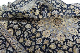 Surface texture of New Najafabad rug with natural Wool and intricate pattern
