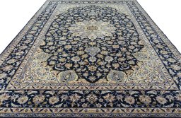 Surface texture of New Najafabad rug with natural Wool and intricate pattern