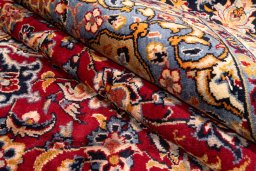 Surface texture of 1990s Najafabad rug with natural Wool and intricate pattern