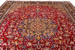 Full view of 1990s Najafabad rug from Iran / Persia, 400 × 290 cm in Red tones