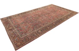 Corner detail of 1920s Sarough rug showing border pattern and Wool pile