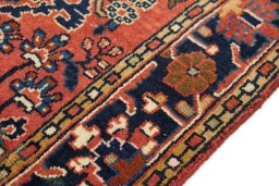Central medallion detail of 1920s Sarough rug from Iran / Persia