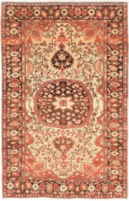Full view of 1900s Sarough rug from Iran / Persia, 155 × 100 cm in Beige tones