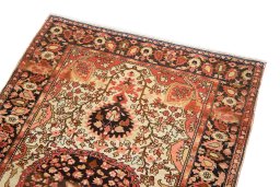 Surface texture of 1900s Sarough rug with natural Wool and intricate pattern