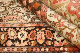Close-up detail of 1900s Sarough rug from Iran / Persia showing Wool weave