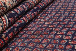 Central medallion detail of 1960s Sarough rug from Iran / Persia