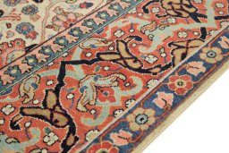 Central medallion detail of 1920s Sarough rug from Iran / Persia