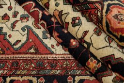 Corner detail of 1900s Sarough rug showing border pattern and Wool pile