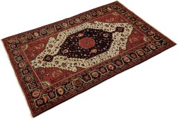 Corner detail of 1900s Sarough rug showing border pattern and Wool pile