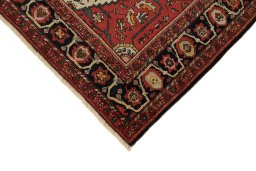 Backside of handmade 1900s Sarough rug showing knot structure and weave density