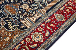 Central medallion detail of 1970s Sarough rug from Iran / Persia