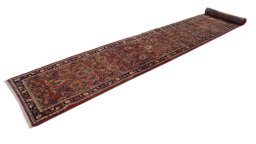 Corner detail of New Sarough rug showing border pattern and Wool pile