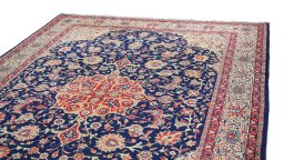 Surface texture of New Sarough rug with natural Wool and intricate pattern