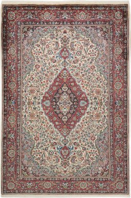 Full view of New Sarough rug from Iran / Persia, 222 × 138 cm in Cream tones