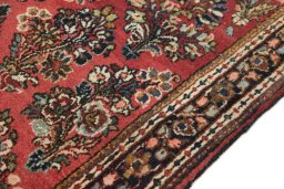 Central medallion detail of 1950s Sarough rug from Iran / Persia