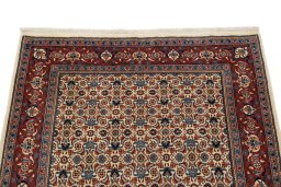 Corner detail of New Sarough rug showing border pattern and Wool pile