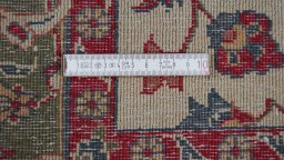 Full view of 1990s Sarough rug from Iran / Persia, 155 × 102 cm in Beige tones
