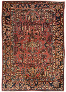 Full view of 1920s Sarough rug from Iran / Persia, 148 × 103 cm in Red tones