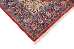 Close-up detail of 1960s Sarough rug from Iran / Persia showing Wool weave