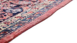 Central medallion detail of 1910s Sarough rug from Iran / Persia