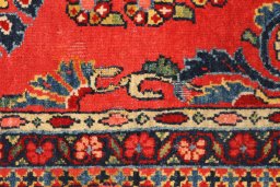 Surface texture of 1920s Sarough rug with natural Wool and intricate pattern