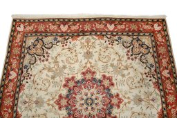 Surface texture of New Sarough rug with natural Wool and intricate pattern