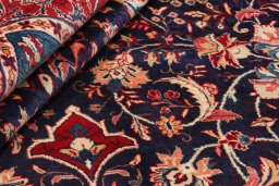 Corner detail of 1990s Sarough rug showing border pattern and Wool pile
