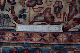 Central medallion detail of 2000s Sarough rug from Iran / Persia