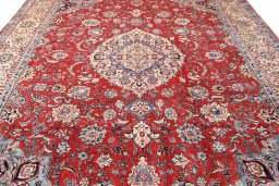 Close-up detail of 2000s Sarough rug from Iran / Persia showing Cork weave
