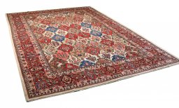 Corner detail of 2000s Sarough rug showing border pattern and Wool pile