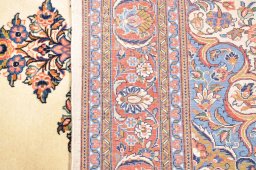 Close-up detail of 2000s Sarough rug from Iran / Persia showing Cork weave