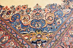 Close-up detail of 2000s Sarough rug from Iran / Persia showing Cork weave