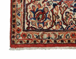 Central medallion detail of 2000s Sarough rug from Iran / Persia