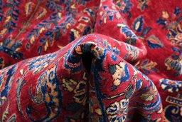 Close-up detail of 1930s Sarough rug from Iran / Persia showing Cork weave