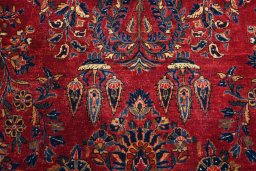 Central medallion detail of 1930s Sarough rug from Iran / Persia