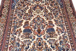 Central medallion detail of 2000s Sarough rug from Iran / Persia