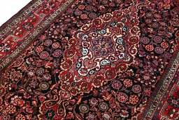 Central medallion detail of 2000s Sarough rug from Iran / Persia