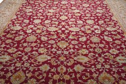 Central medallion detail of 1950s Sarough rug from Iran / Persia