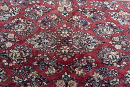 Central medallion detail of 1970s Sarough rug from Iran / Persia
