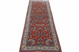 Surface texture of New Sarough rug with natural Wool and intricate pattern