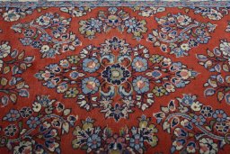 Central medallion detail of New Sarough rug from Iran / Persia