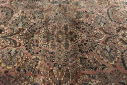 Central medallion detail of 1930s Sarough rug from Iran / Persia