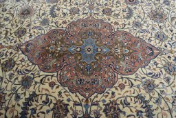 Central medallion detail of New Sarough rug from Iran / Persia