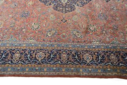 Corner detail of New Sarough rug showing border pattern and Wool pile
