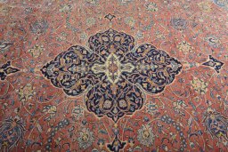Central medallion detail of New Sarough rug from Iran / Persia