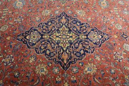 Central medallion detail of 2000s Sarough rug from Iran / Persia