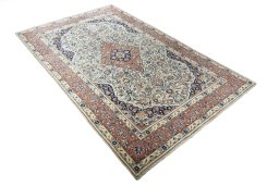 Close-up detail of New Sarough rug from Iran / Persia showing Wool weave