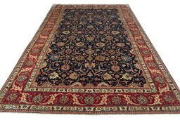 Surface texture of New Sarough rug with natural Wool and intricate pattern